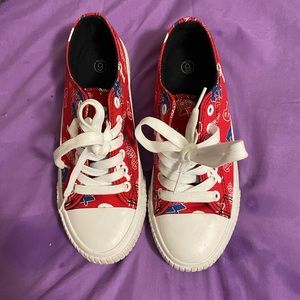 Brand New Women’sPhillies logo red lace sneakers